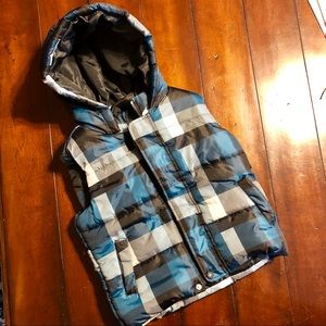 Hooded puffer west size 6-7